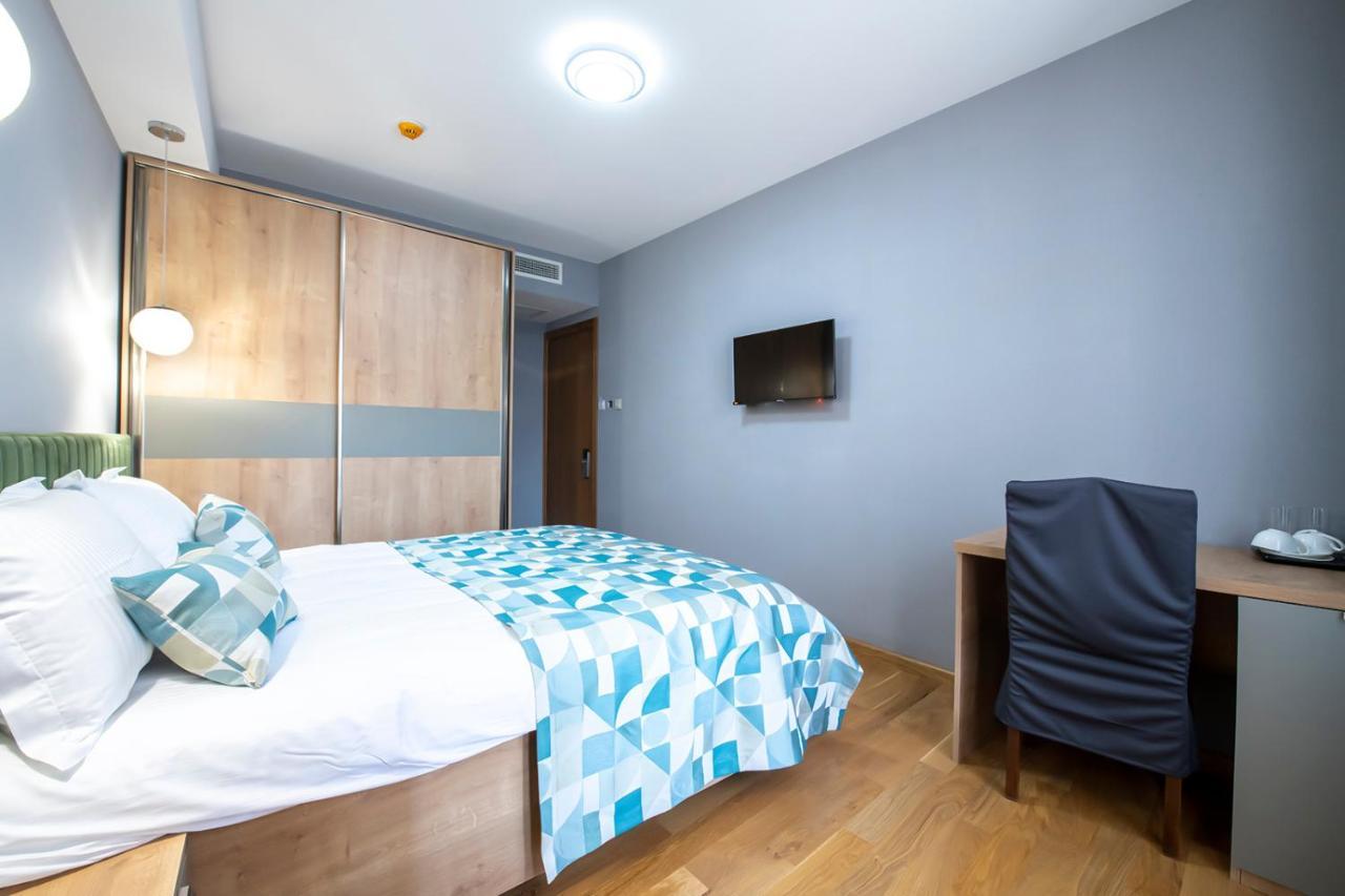 Hotel Solo Тбилиси Екстериор снимка