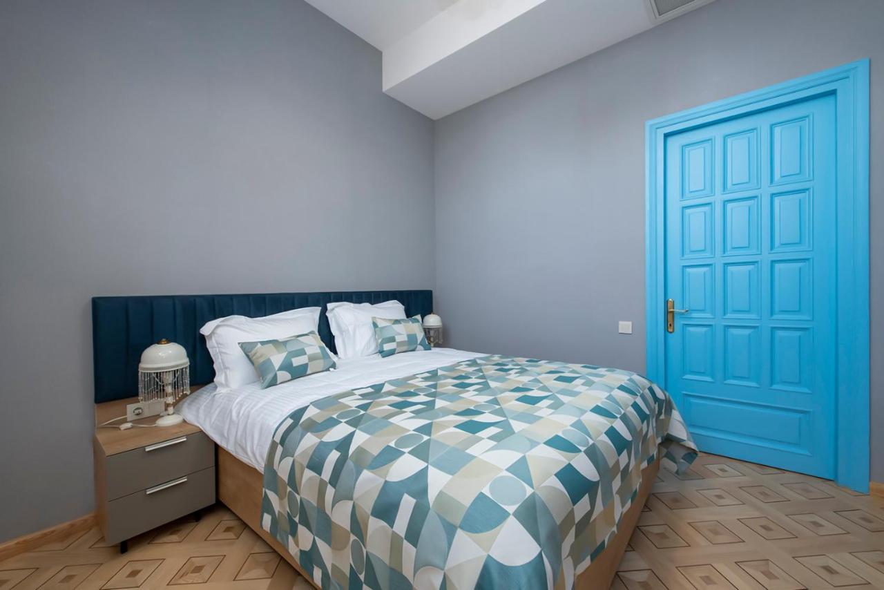 Hotel Solo Тбилиси Екстериор снимка