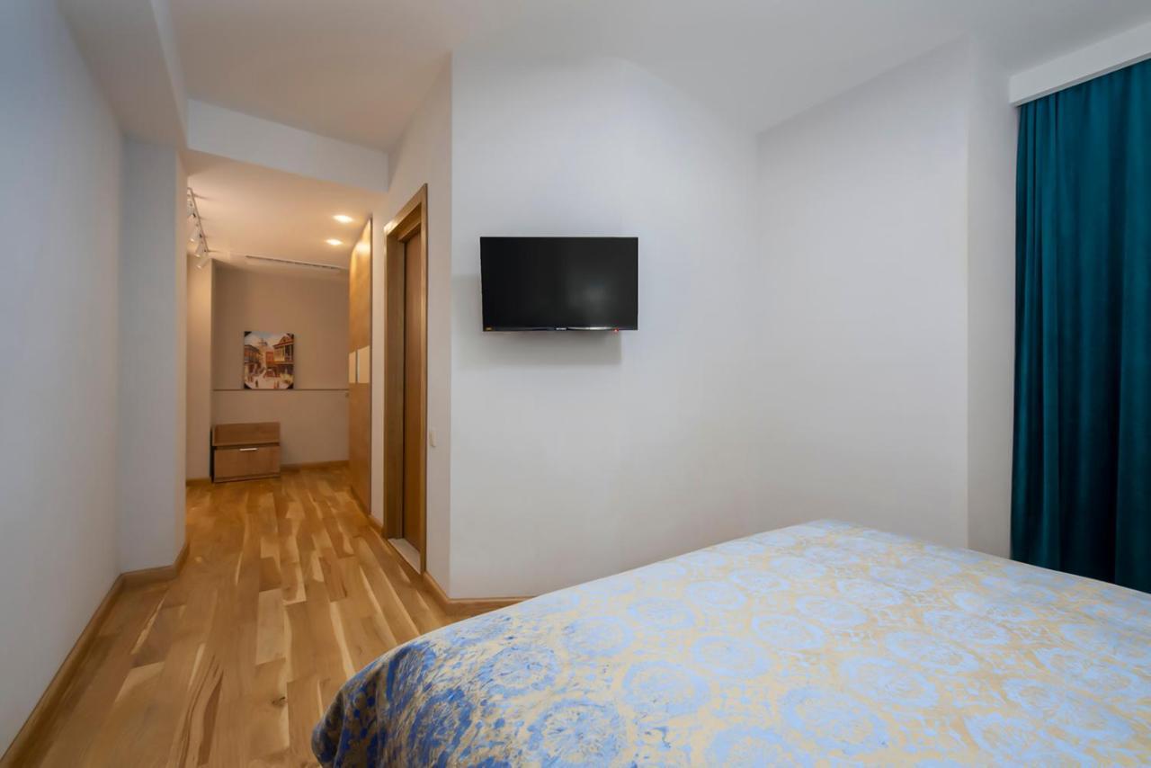 Hotel Solo Тбилиси Екстериор снимка