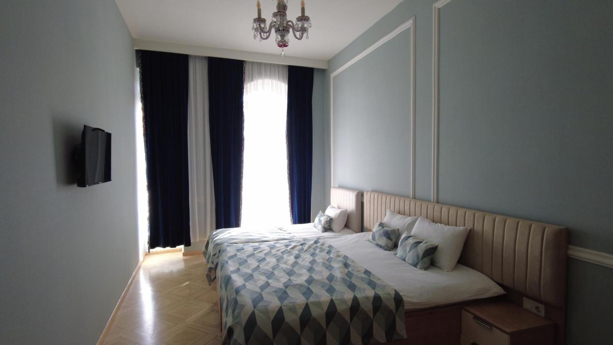 Hotel Solo Тбилиси Екстериор снимка