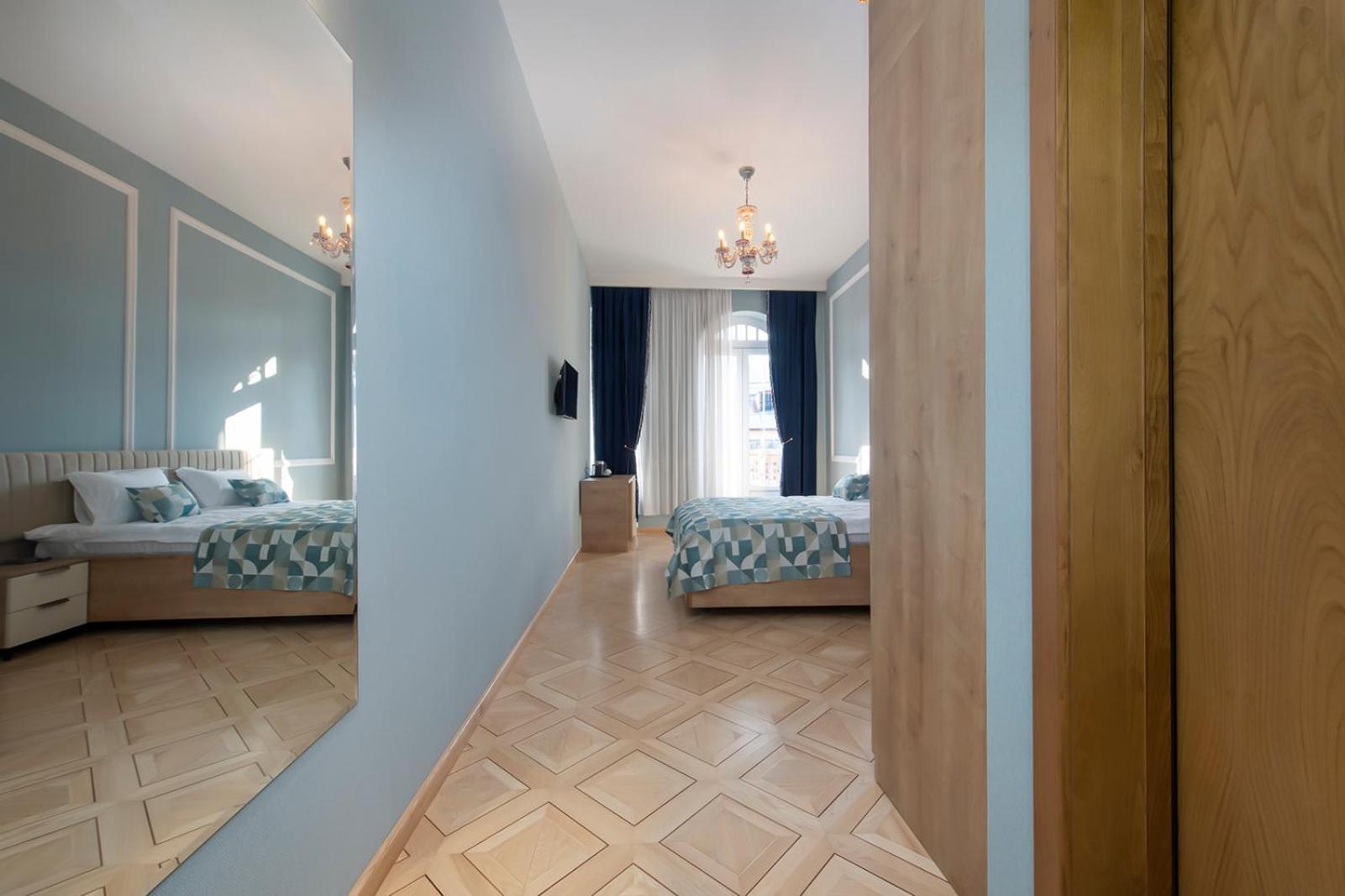 Hotel Solo Тбилиси Екстериор снимка