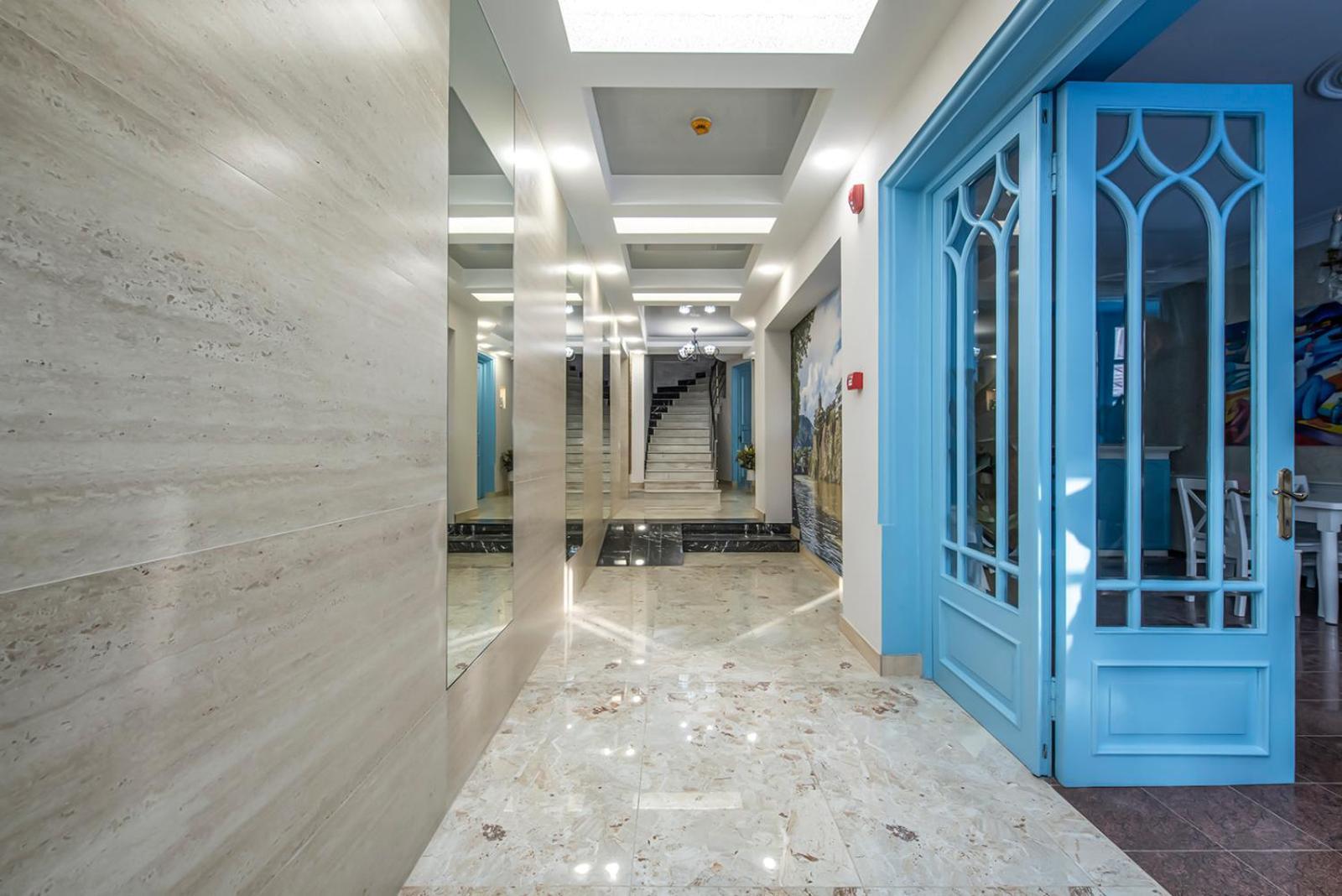 Hotel Solo Тбилиси Екстериор снимка